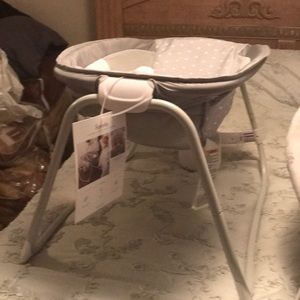 Automatic rock n soothe sleeper